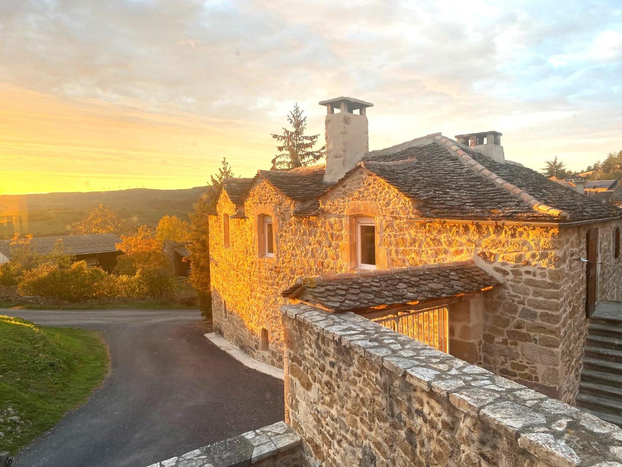 Les Caselles, Gite Et Maison D'Hotes Saint-Beauzely Экстерьер фото