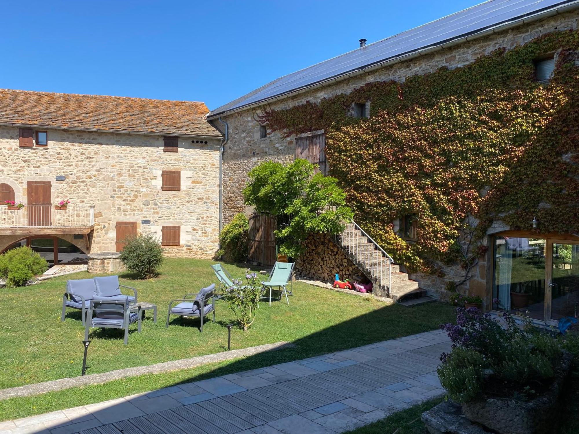 Les Caselles, Gite Et Maison D'Hotes Saint-Beauzely Экстерьер фото