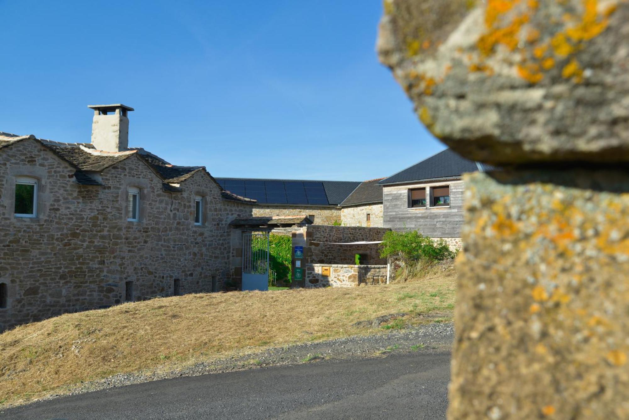 Les Caselles, Gite Et Maison D'Hotes Saint-Beauzely Экстерьер фото