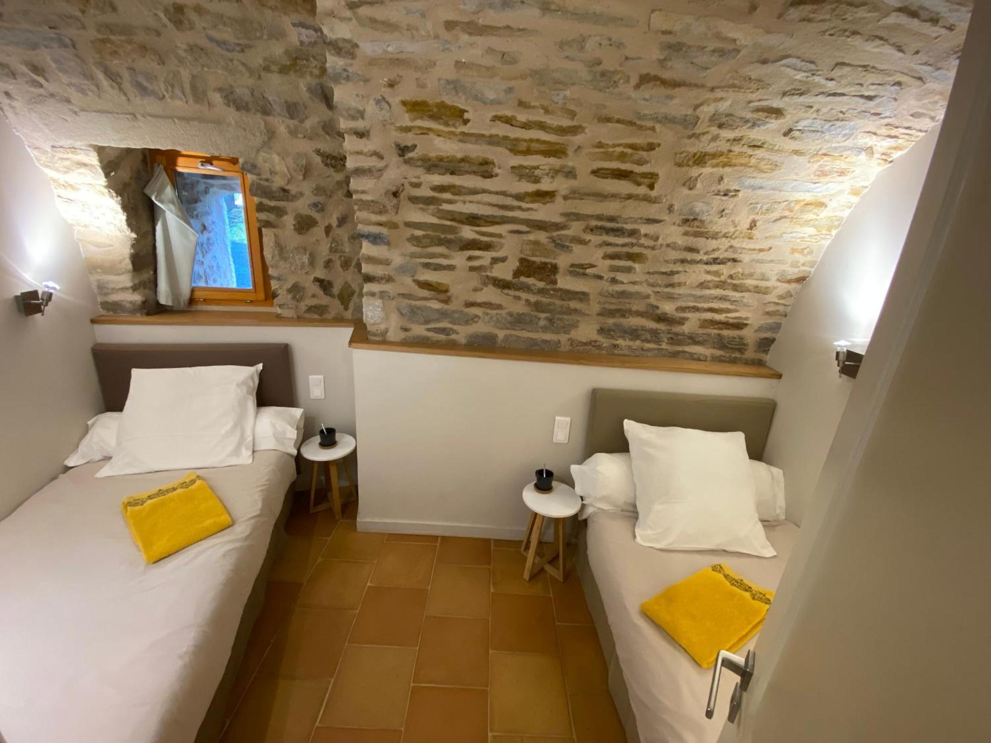 Les Caselles, Gite Et Maison D'Hotes Saint-Beauzely Экстерьер фото