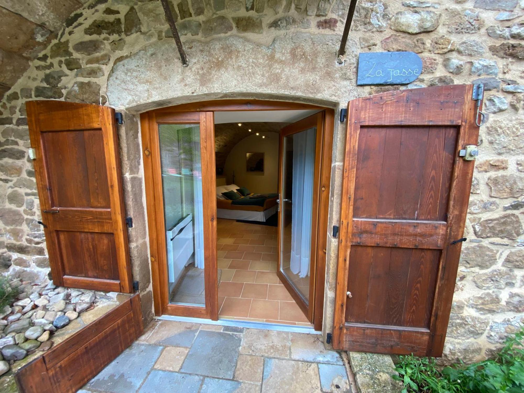 Les Caselles, Gite Et Maison D'Hotes Saint-Beauzely Экстерьер фото