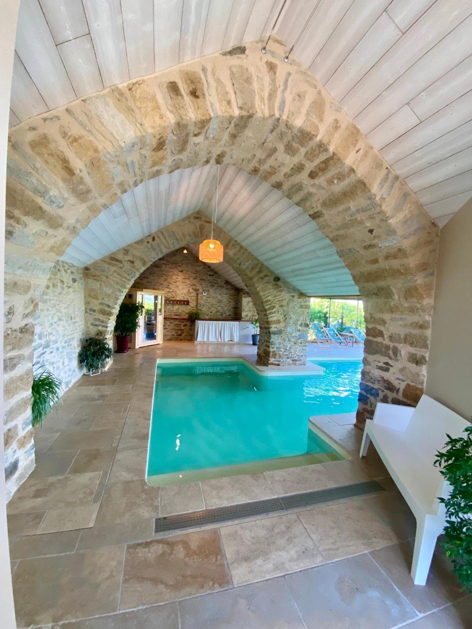 Les Caselles, Gite Et Maison D'Hotes Saint-Beauzely Экстерьер фото